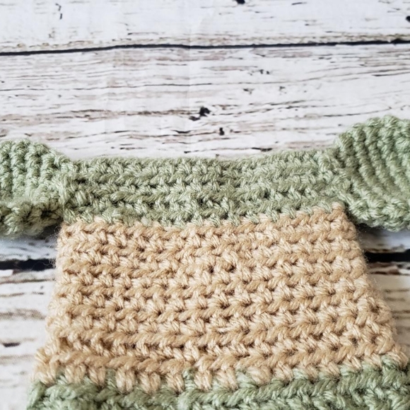 Crochet Green Baby Yoda cup cozy - Picture 6 of 7